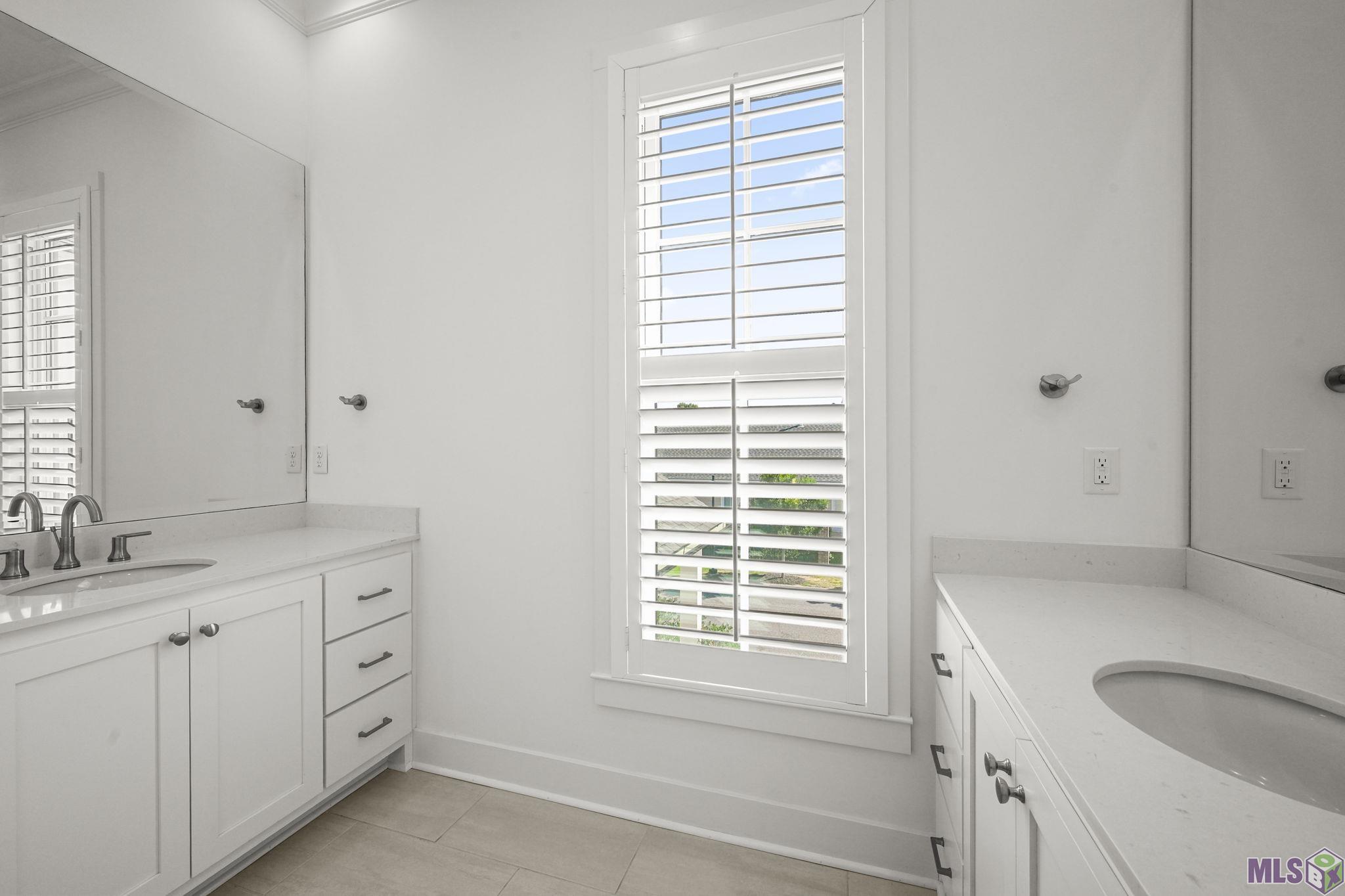 5026 Mimosa Street Baton Rouge, LA 70808 - Photo 23 of 44 Upstairs Guest Bathroom