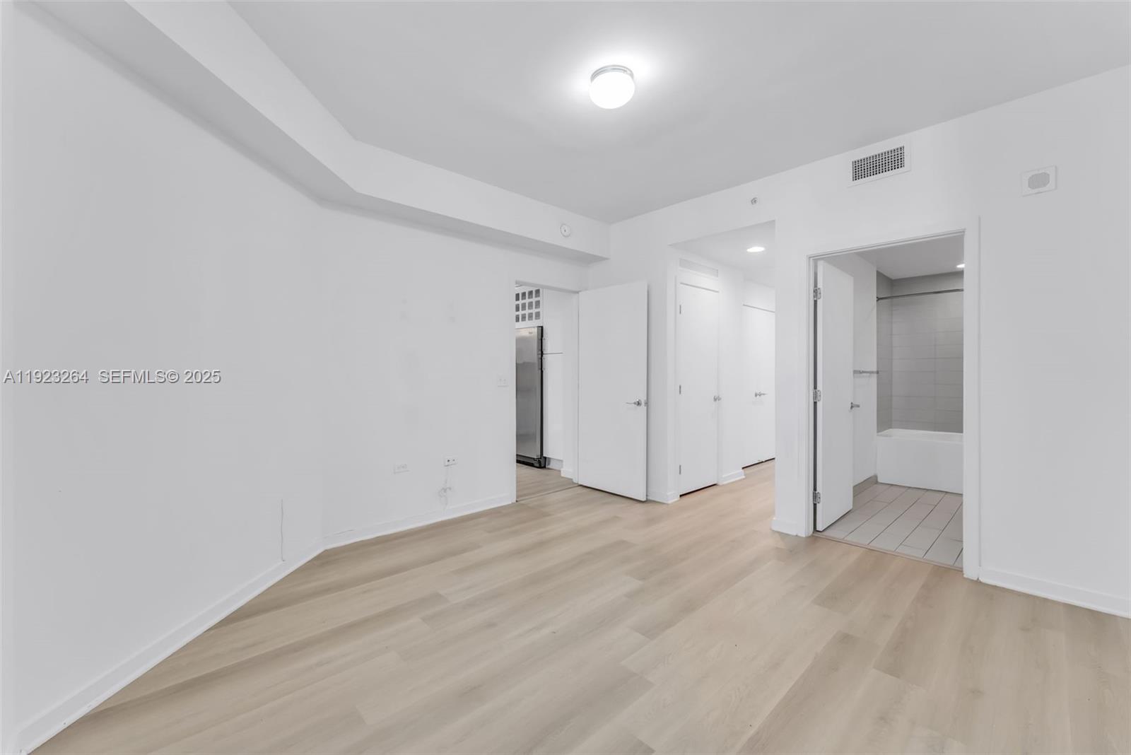 999 Southwest 1st Avenue, Unit 2801 Miami, FL 33130 - Photo 12 of 42 a view of an empty room