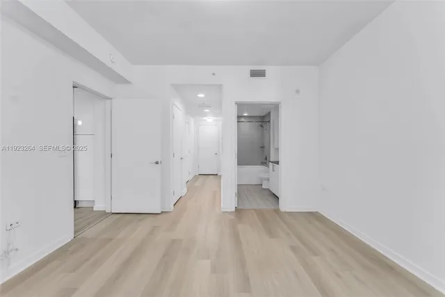 $3,250 | 999 Southwest 1st Avenue, Unit 2801, Miami, FL 33130