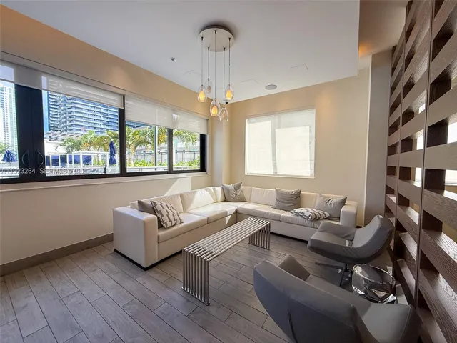 $3,250 | 999 Southwest 1st Avenue, Unit 2801, Miami, FL 33130