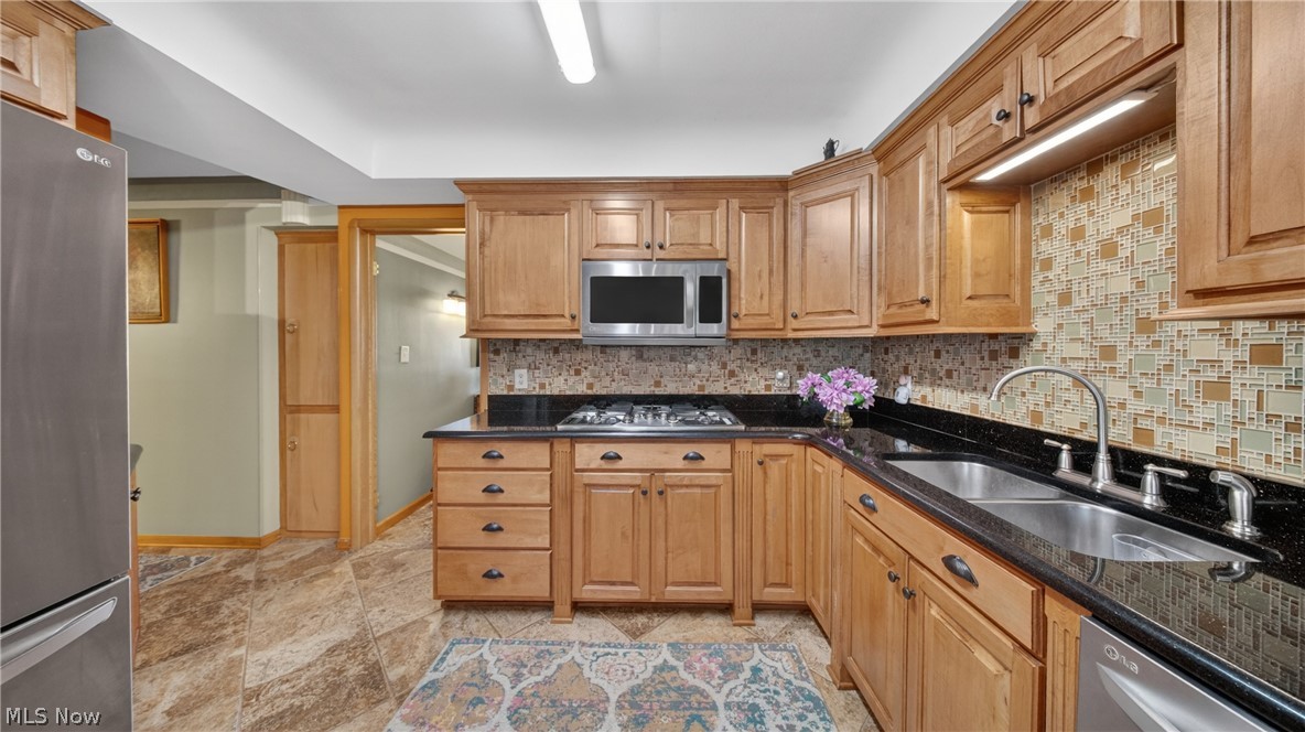 6649 Maplehurst Road North Olmsted, OH 44070 - Photo 10 of 47