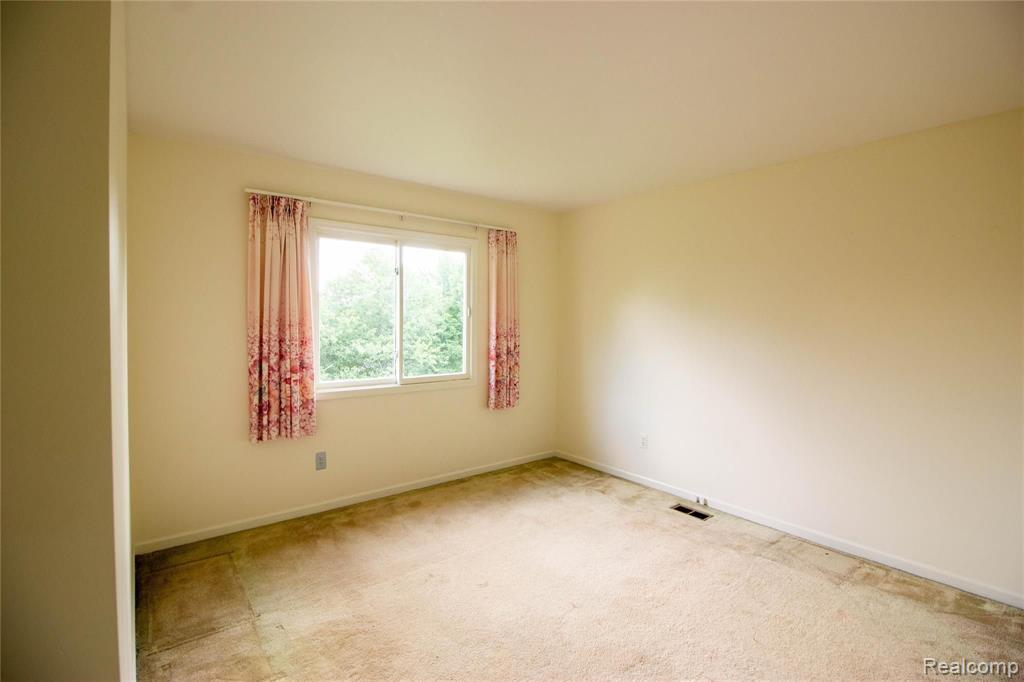 3079 Kilburn Road West Rochester Hills, MI 48306 - Photo 23 of 40