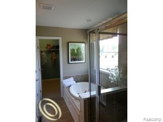 2424 Barkhill Road Canton, MI 48188 - Photo 14 of 19 Saratoga master bath.jpg