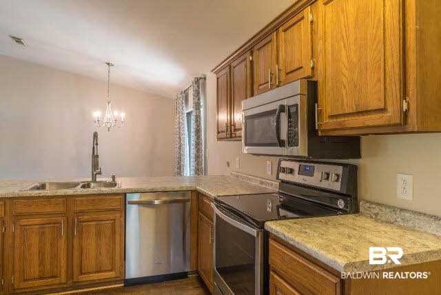 623 East Gate Circle Foley, AL 36535 - Photo 5 of 40 kitchen