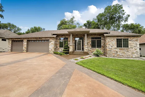 $610,000 | 2011 Temminck Road, St. Cloud, MN 56301