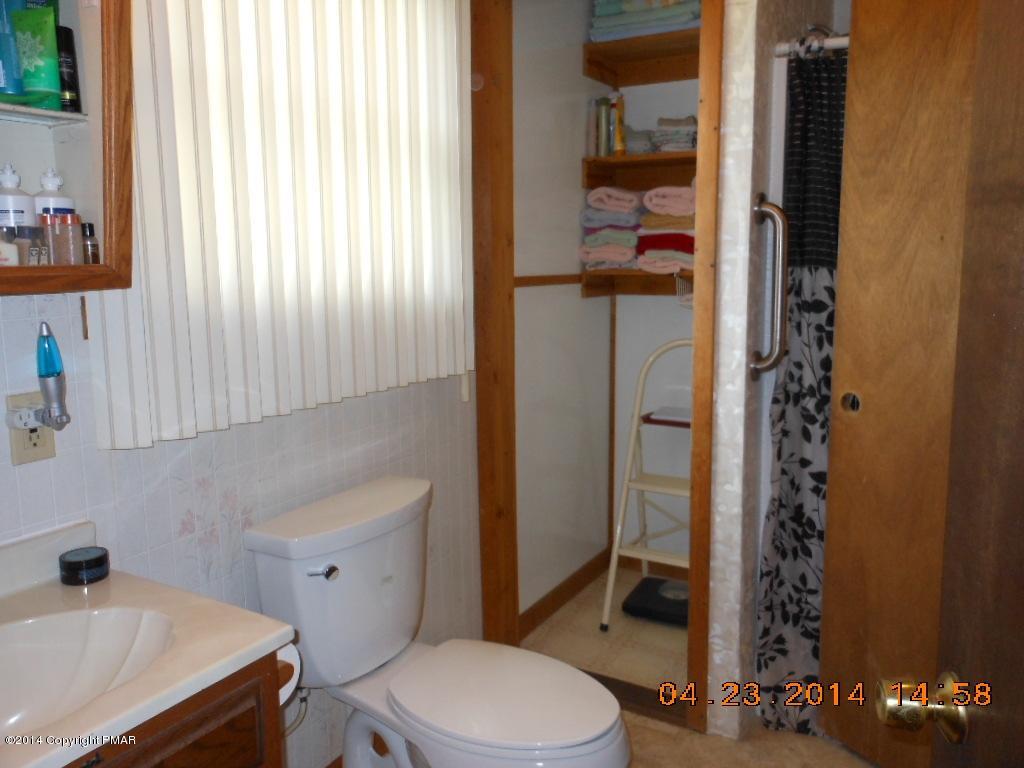 3323 Aspen Road Kunkletown, PA 18058 - Photo 8 of 10 Bathroom