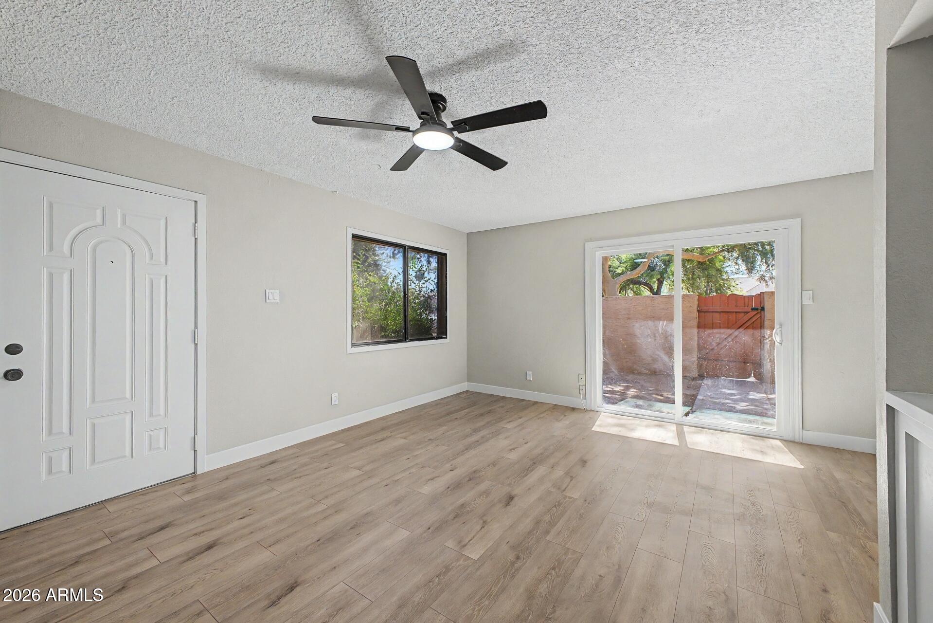 4107 West Wonderview Road Phoenix, AZ 85019 - Photo 8 of 37