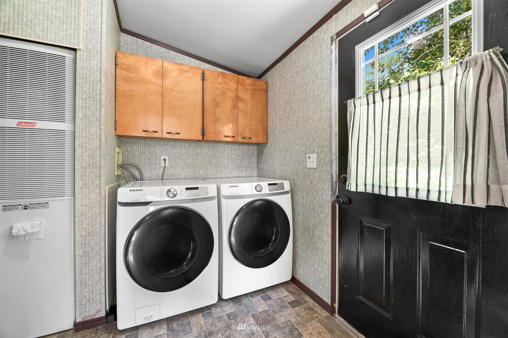 3053 Lummi Shore Road Bellingham, WA 98226 - Photo 18 of 37 a utility room with dryer and washer