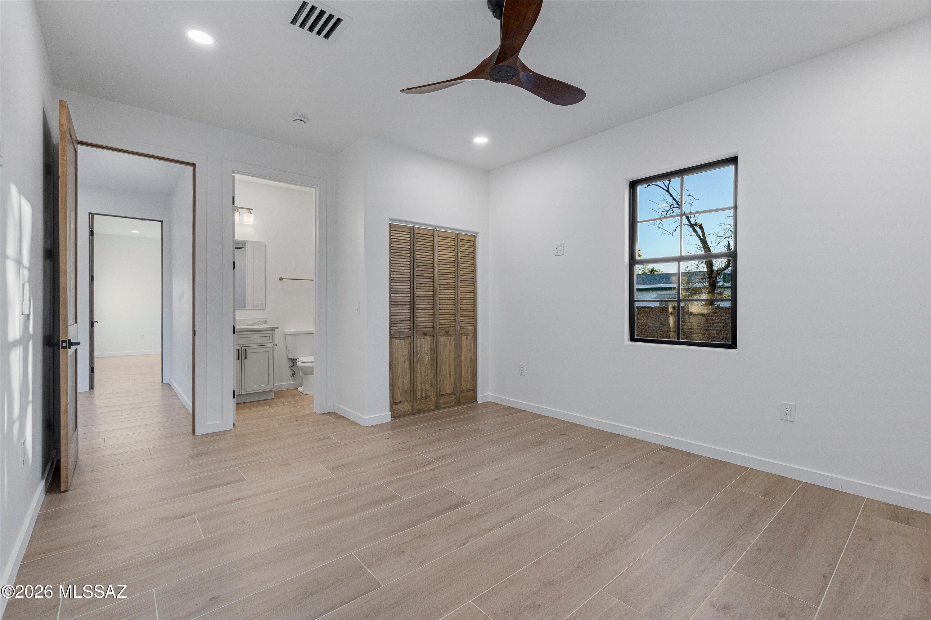 5259 East Fort Lowell Road Tucson, AZ 85712 - Photo 33 of 50 a view of an empty room and a bathroom