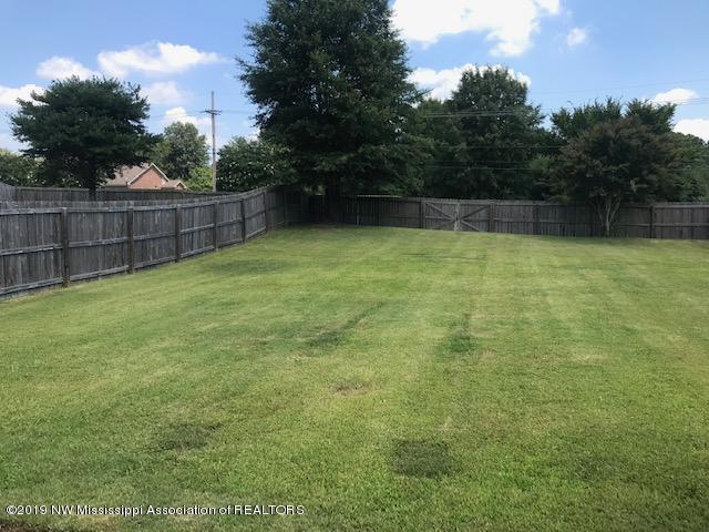 372 Vaiden Ridge Drive North Hernando, MS 38632 - Photo 2 of 18 IMG_2559