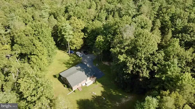 an outdoor view of house