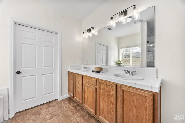 $555,000 | Undisclosed Address, Bakersfield, CA 93311