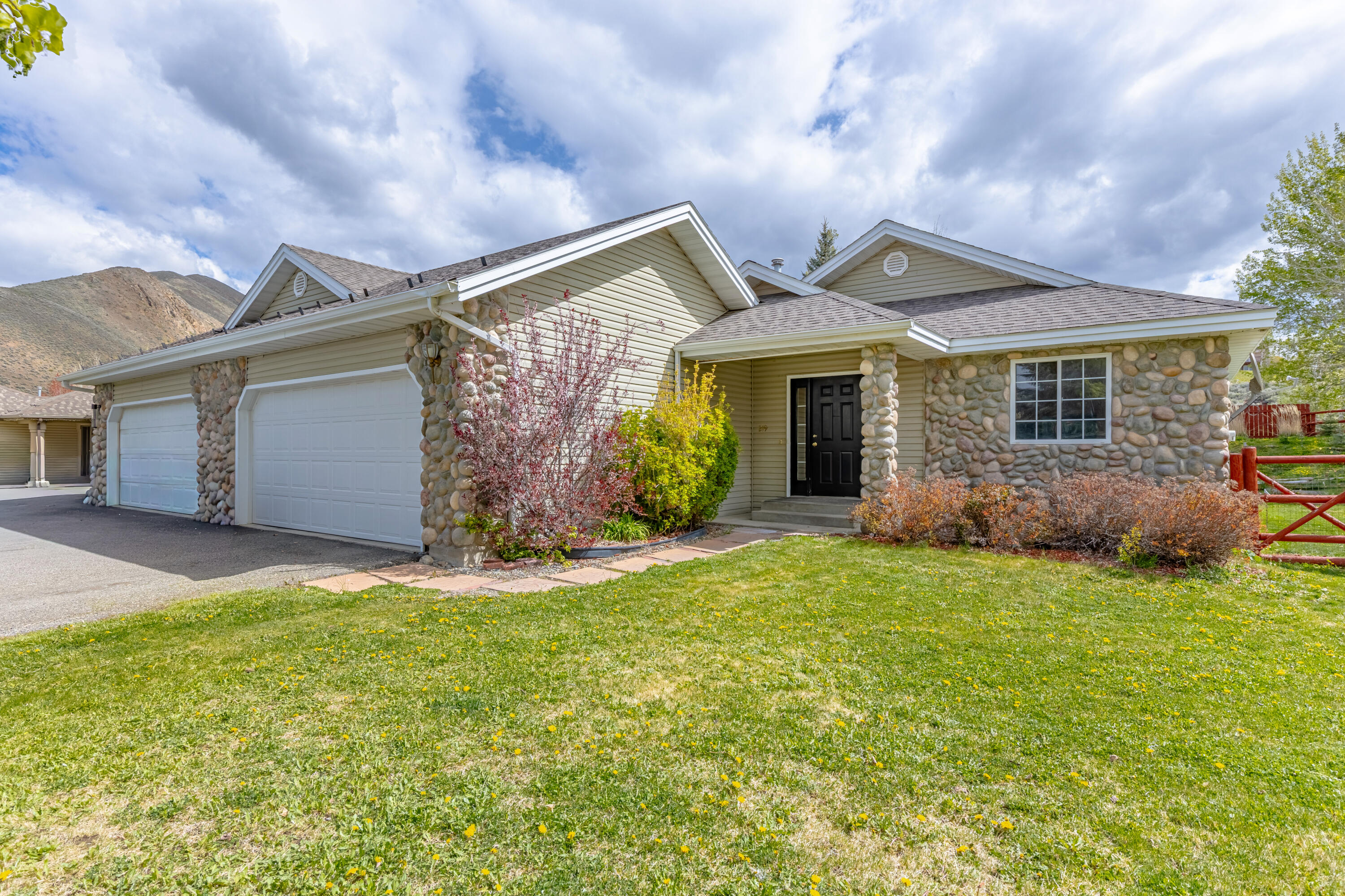 219 9th Street Bellevue, ID 83313 - Photo 1 of 12 Front of home