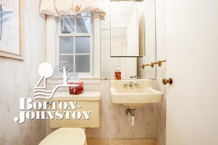1341 South Oxford Road Grosse Pointe, MI 48236 - Photo 12 of 41 50102168-11.JPG