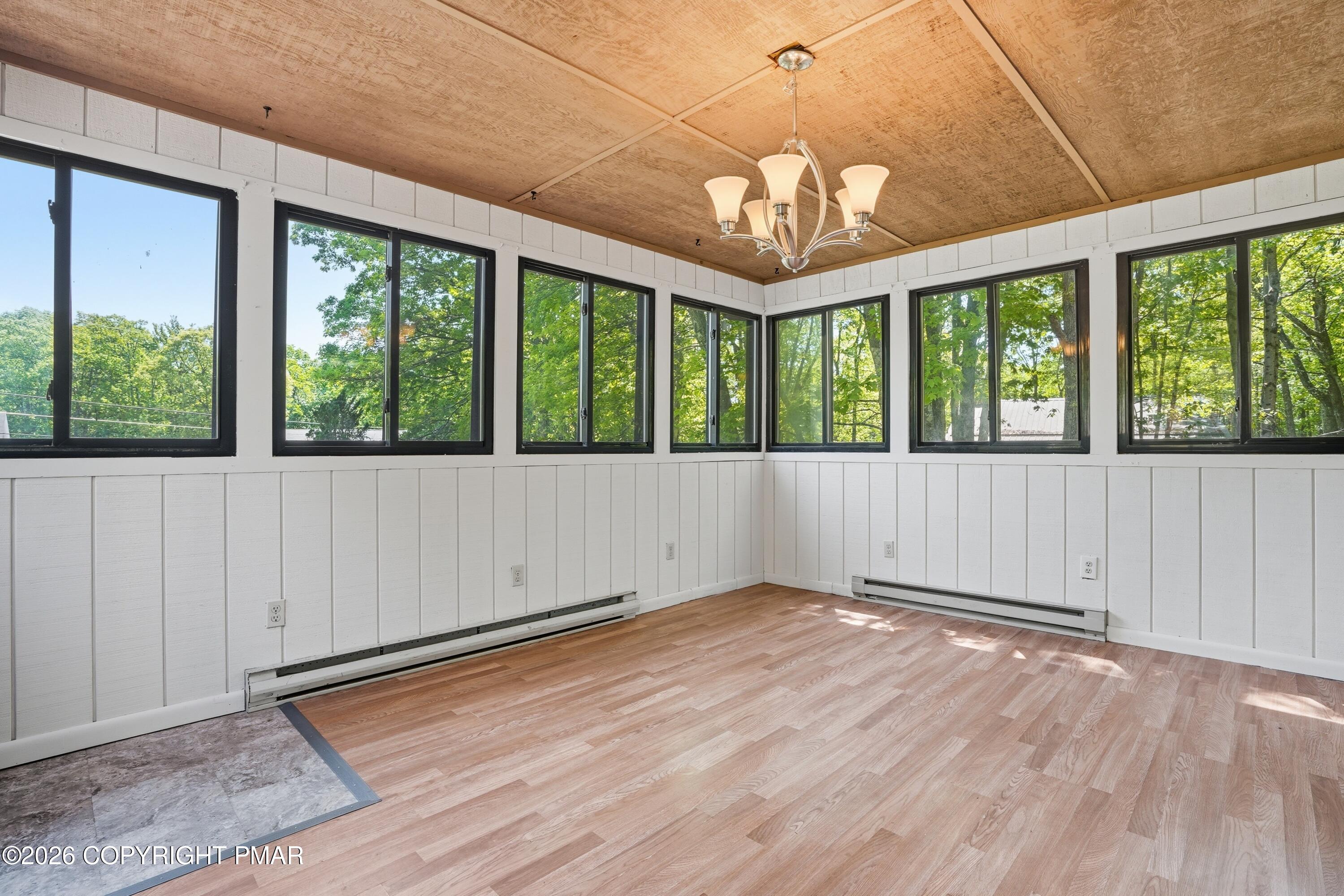 107 Morris Place Bushkill, PA 18324 - Photo 18 of 52 Four Season Room
