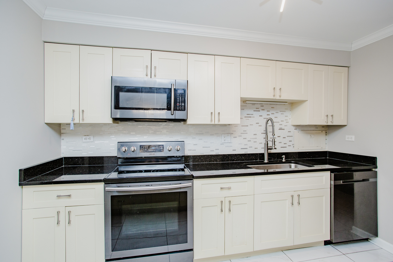 1615 East Central Road, Unit 218C Arlington Heights, IL 60005 - Photo 10 of 33