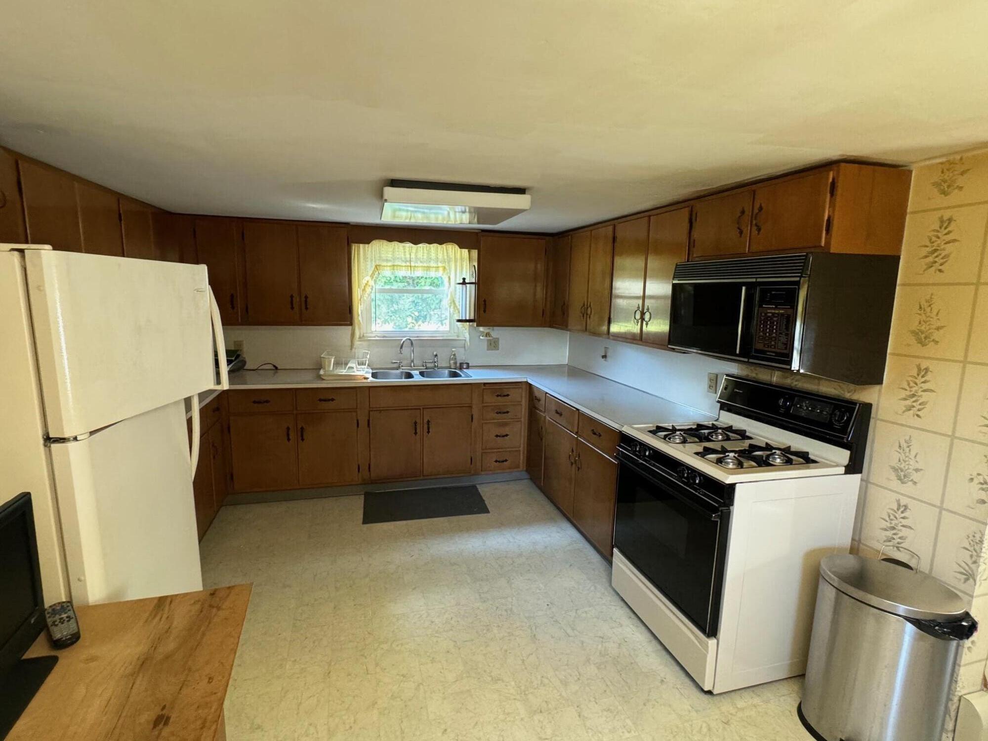 604 Castine Road Castine, ME 04421 - Photo 7 of 21 IMG_2676