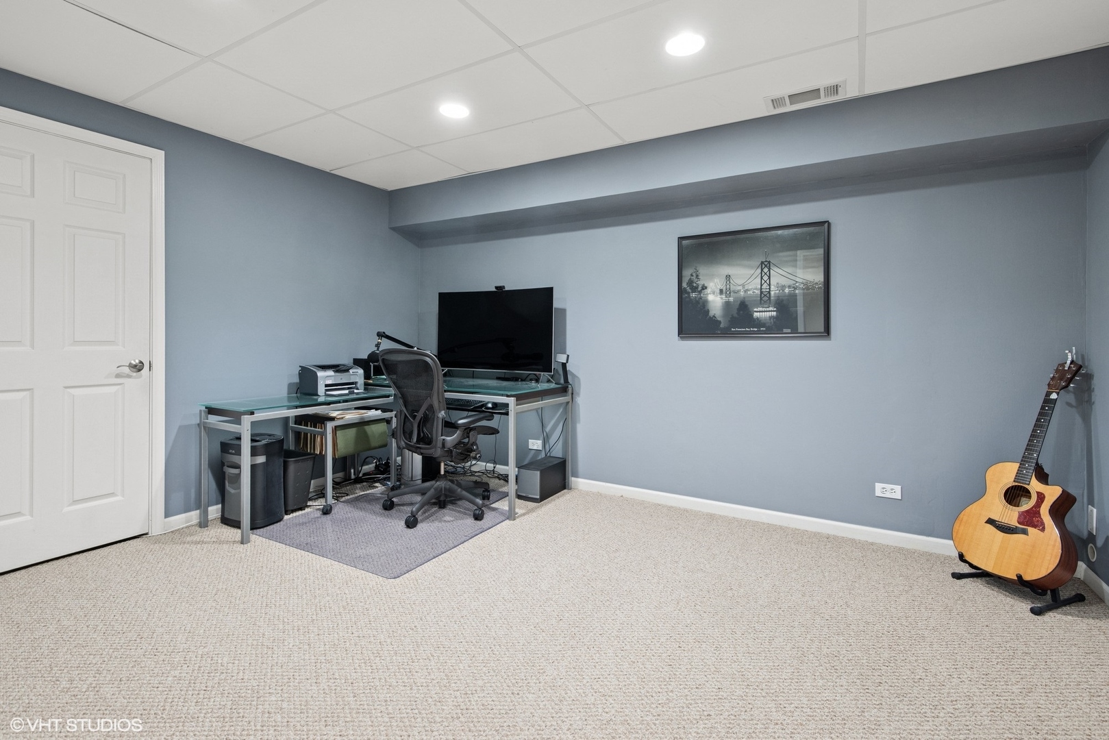 62 Andover Circle Northbrook, IL 60062 - Photo 17 of 23 a room with furniture and a flat screen tv