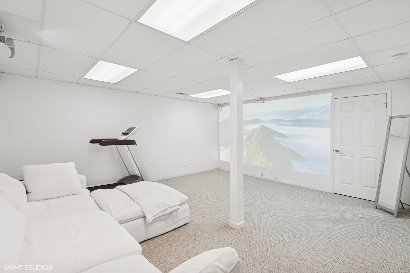 62 Andover Circle Northbrook, IL 60062 - Photo 18 of 23 a bedroom with a bed and a walk in closet