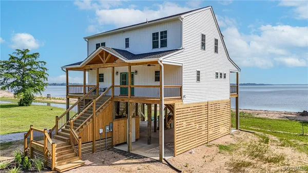 a view of a house with a yard balcony
