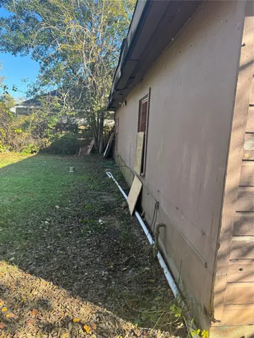 a view of an ocean from a yard