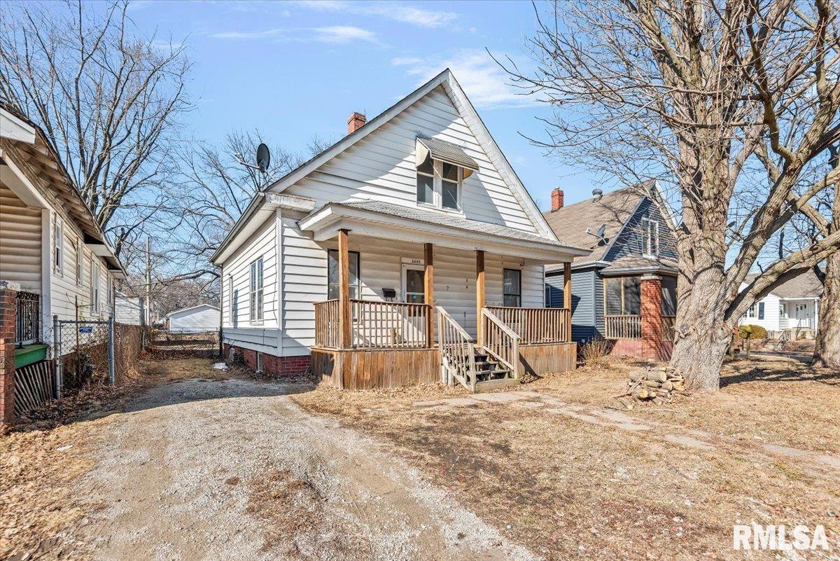 2205 South 11th Street Springfield, IL 62703 - Photo 1 of 32