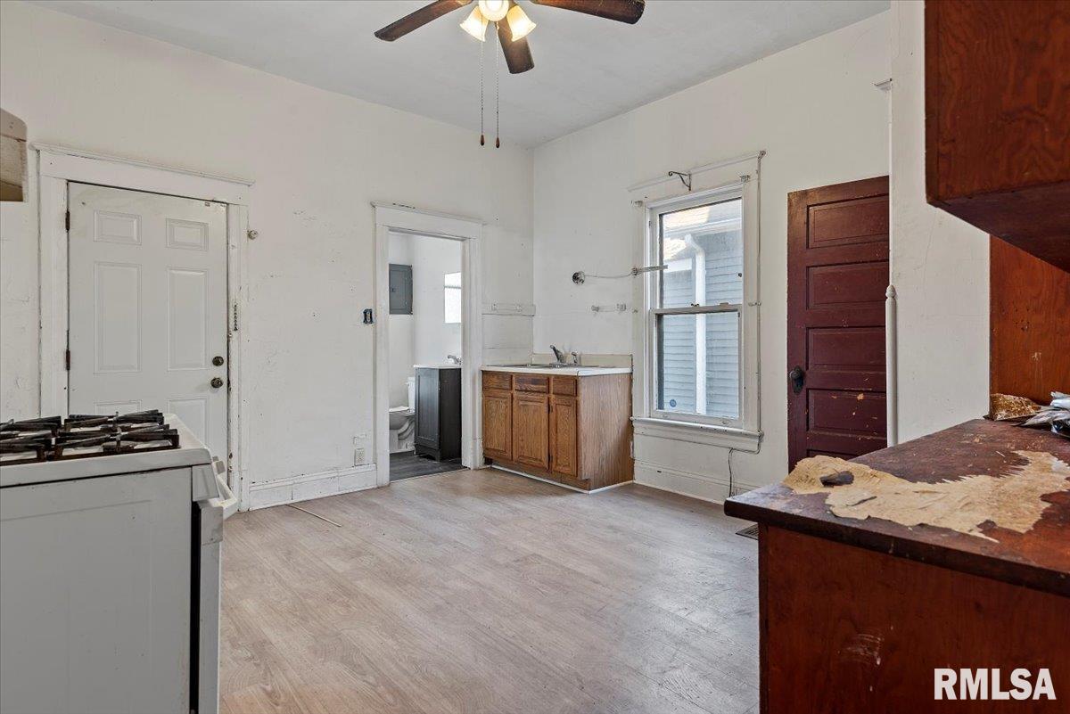 2205 South 11th Street Springfield, IL 62703 - Photo 12 of 32