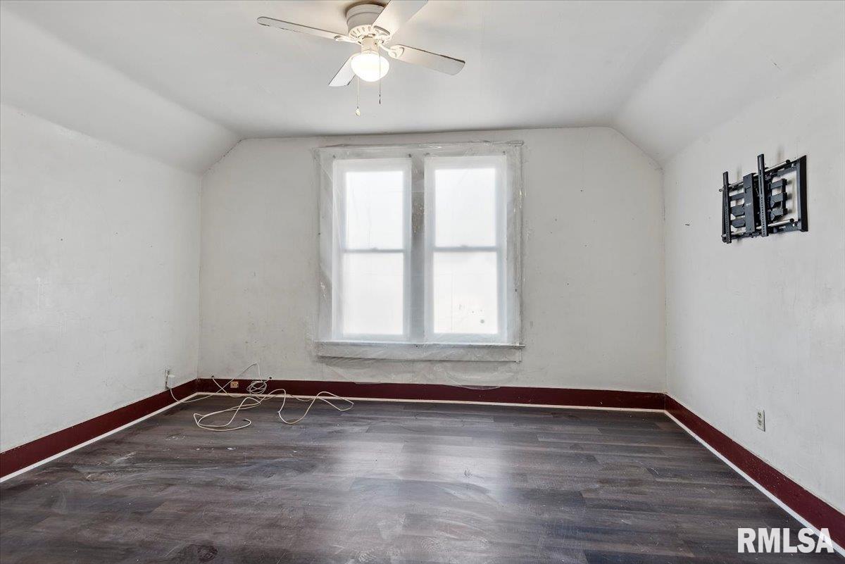 2205 South 11th Street Springfield, IL 62703 - Photo 20 of 32