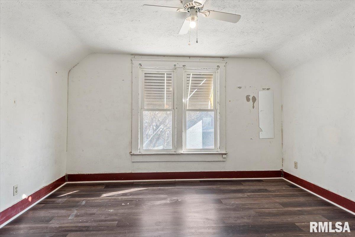 2205 South 11th Street Springfield, IL 62703 - Photo 23 of 32