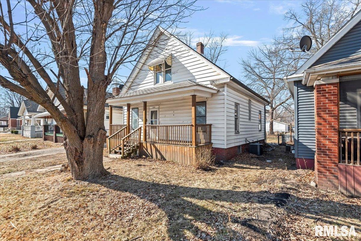 2205 South 11th Street Springfield, IL 62703 - Photo 3 of 32