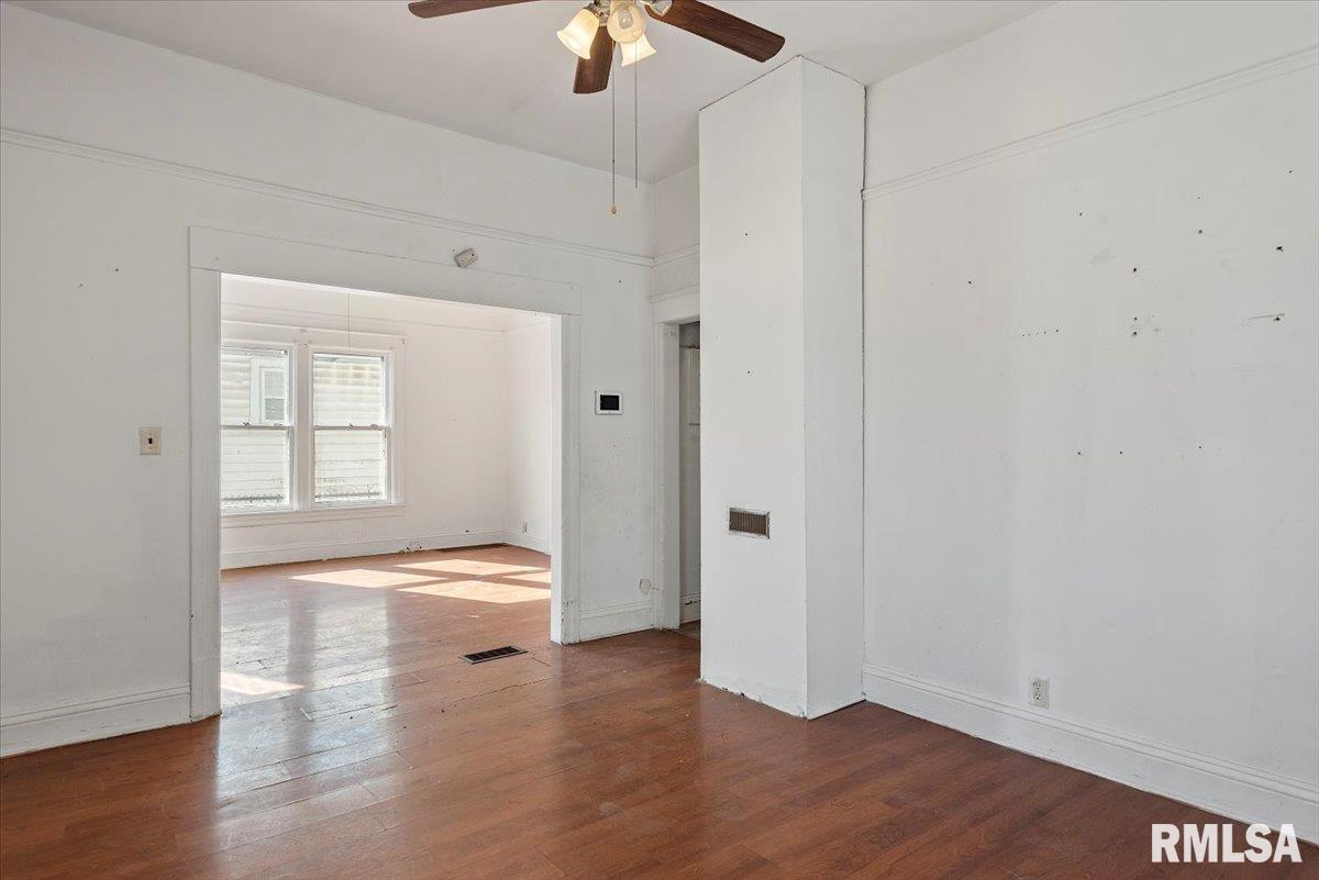 2205 South 11th Street Springfield, IL 62703 - Photo 10 of 32