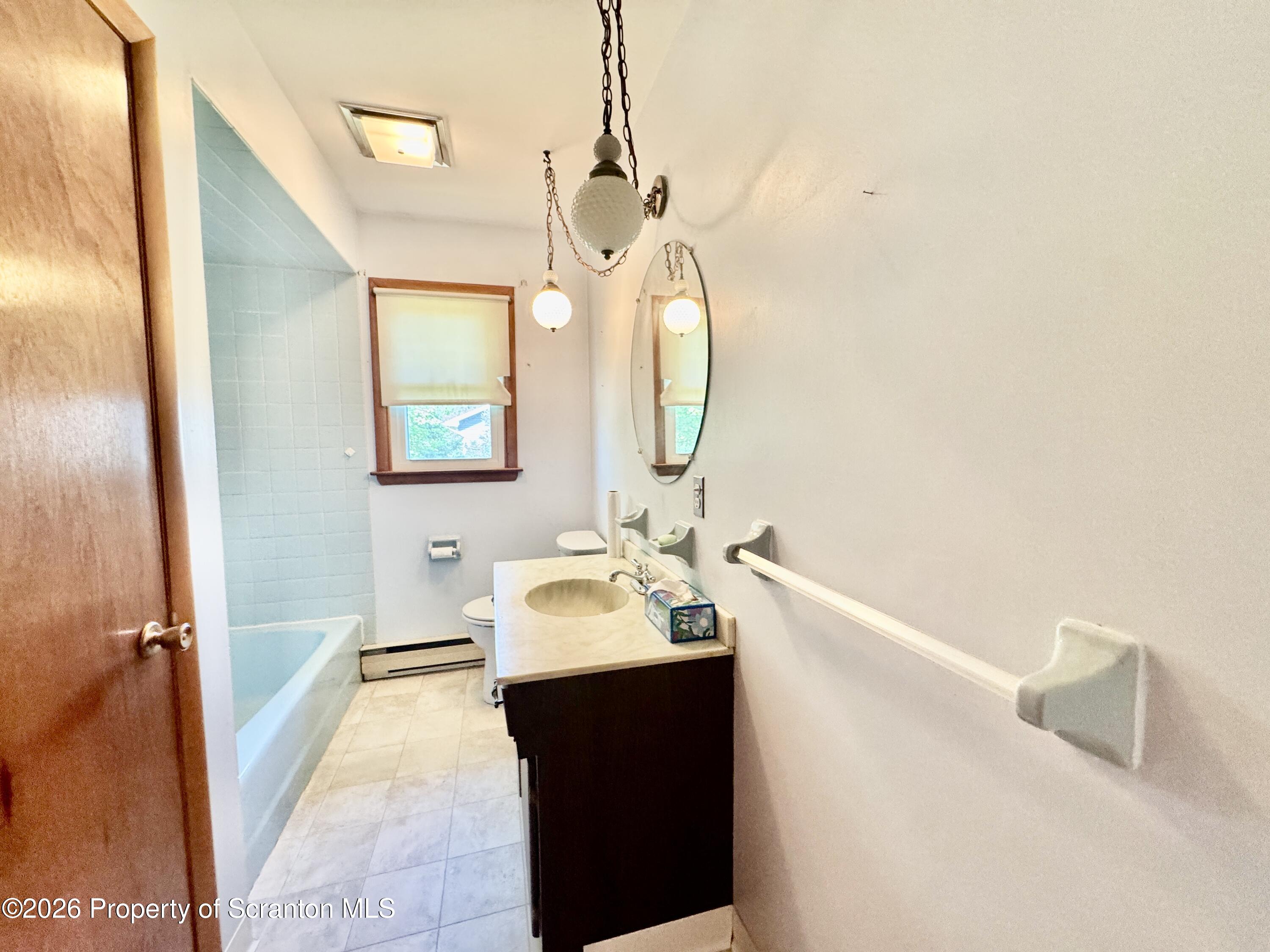 201 Appletree Clarks Summit, PA 18411 - Photo 13 of 26 Full Bathroom
