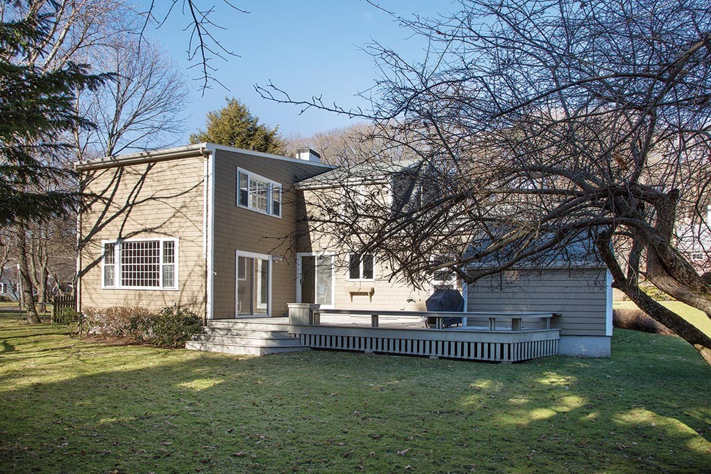 134 Annawan Road Newton, MA 02468 - Photo 8 of 8 a front view of a house with a garden