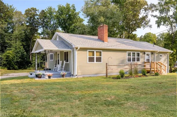 $300,000 | 1625 Us Highway, Yadkinville, NC 27055