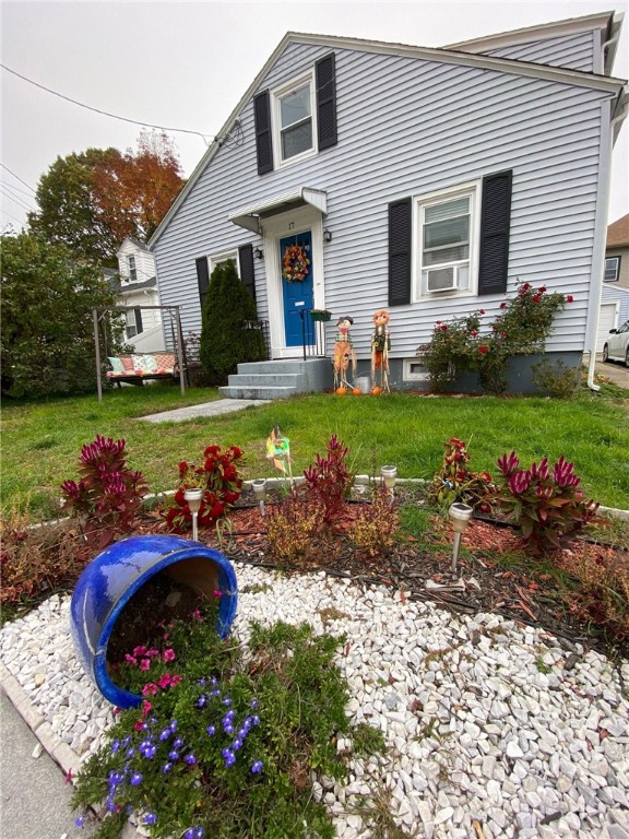 17 Jervis Street Woonsocket, RI 02895 - Photo 9 of 53 Front yard