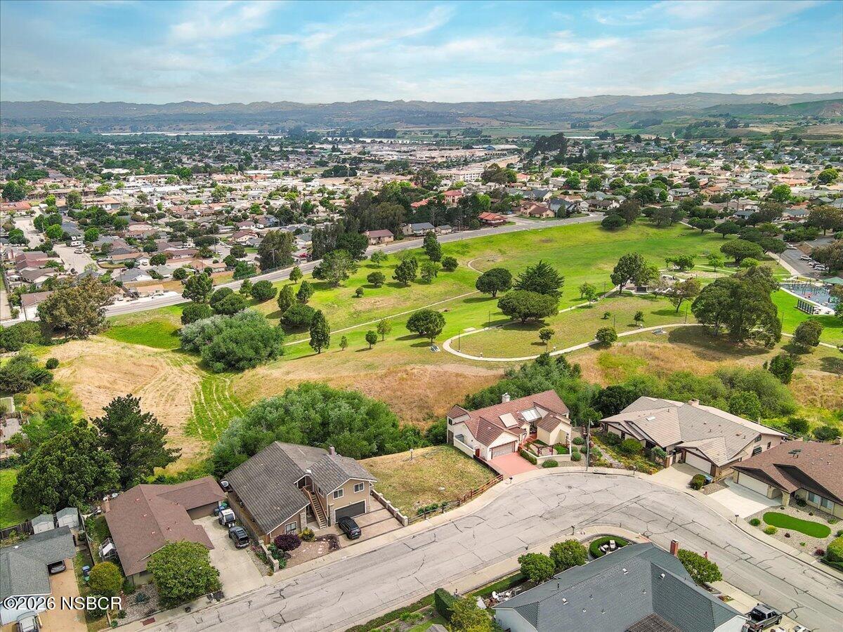 913 Clemens Way Lompoc, CA 93436 - Photo 6 of 20 09-MAX_0032