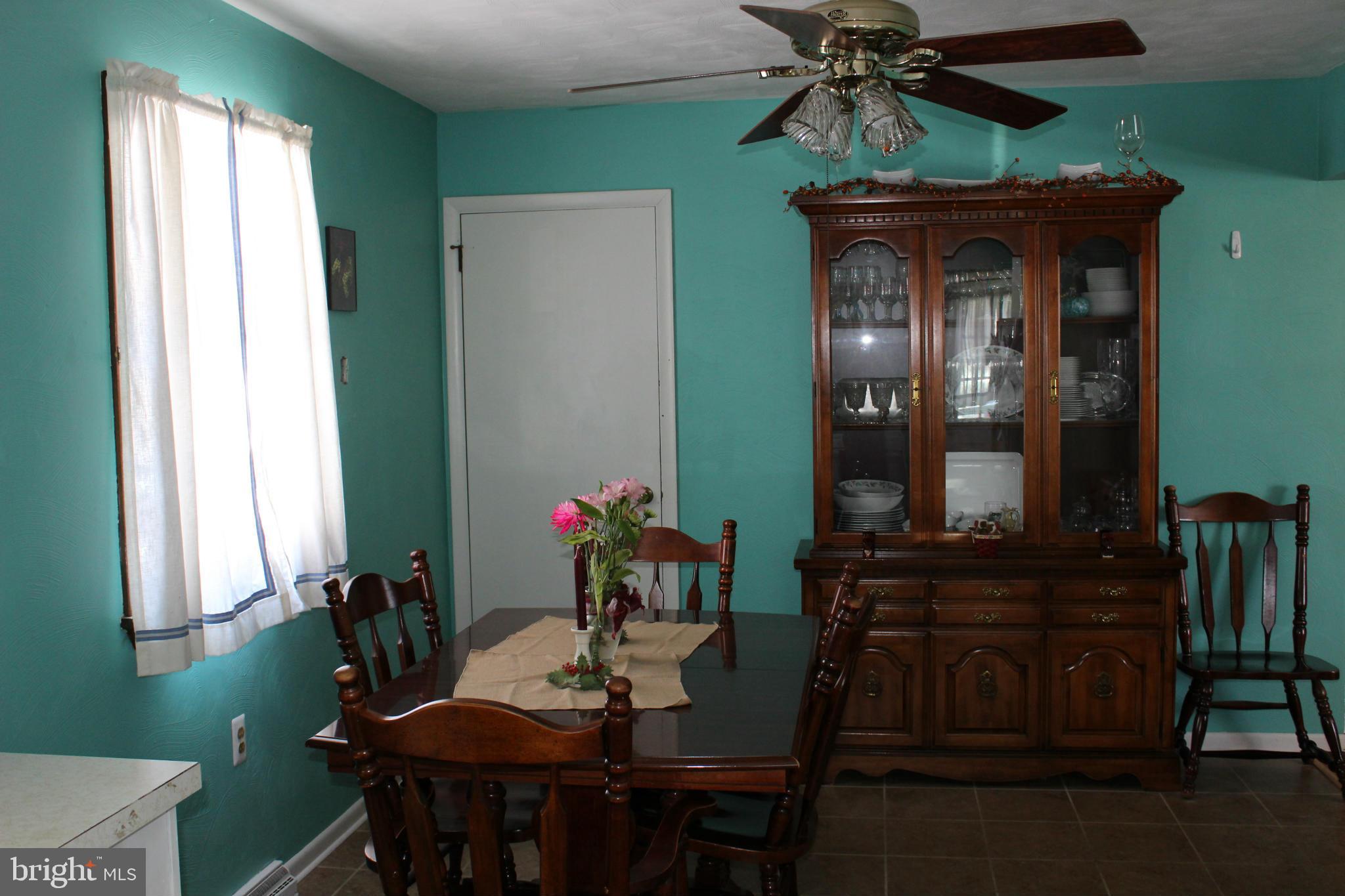 90 Marsh Creek Road Gettysburg, PA 17325 - Photo 3 of 28 Dining Room