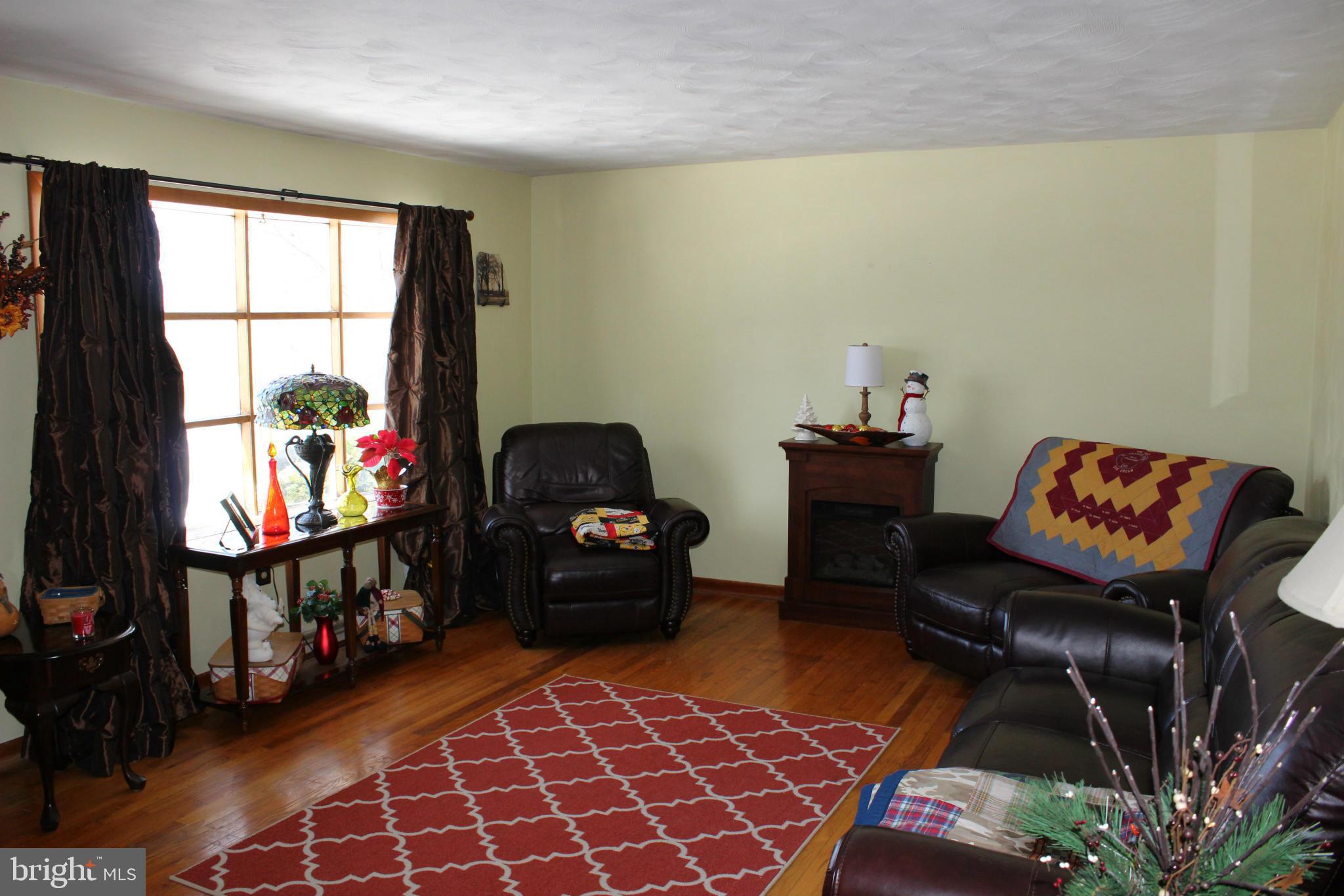 90 Marsh Creek Road Gettysburg, PA 17325 - Photo 7 of 28 Living Room
