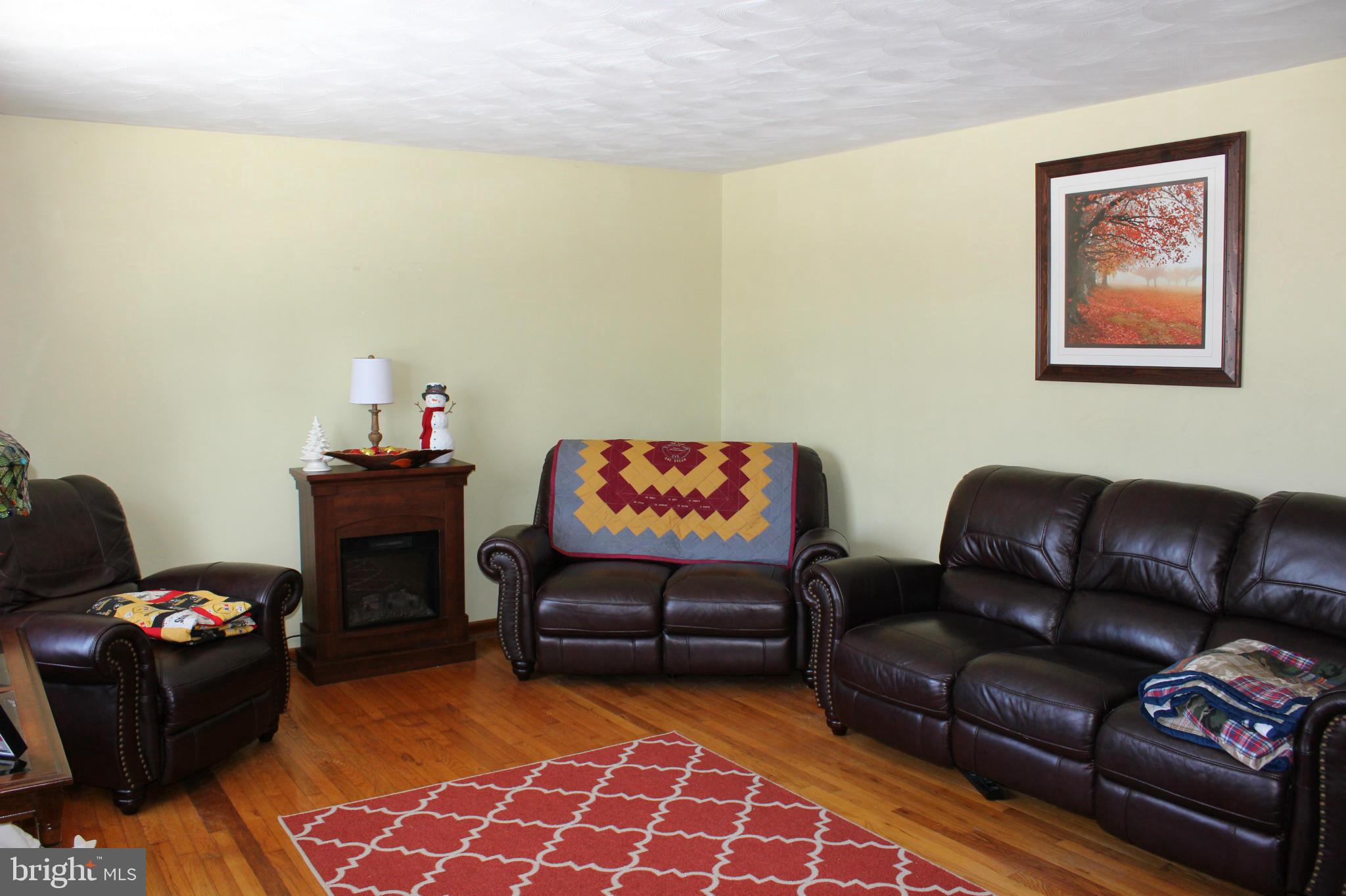 90 Marsh Creek Road Gettysburg, PA 17325 - Photo 8 of 28 Living Room