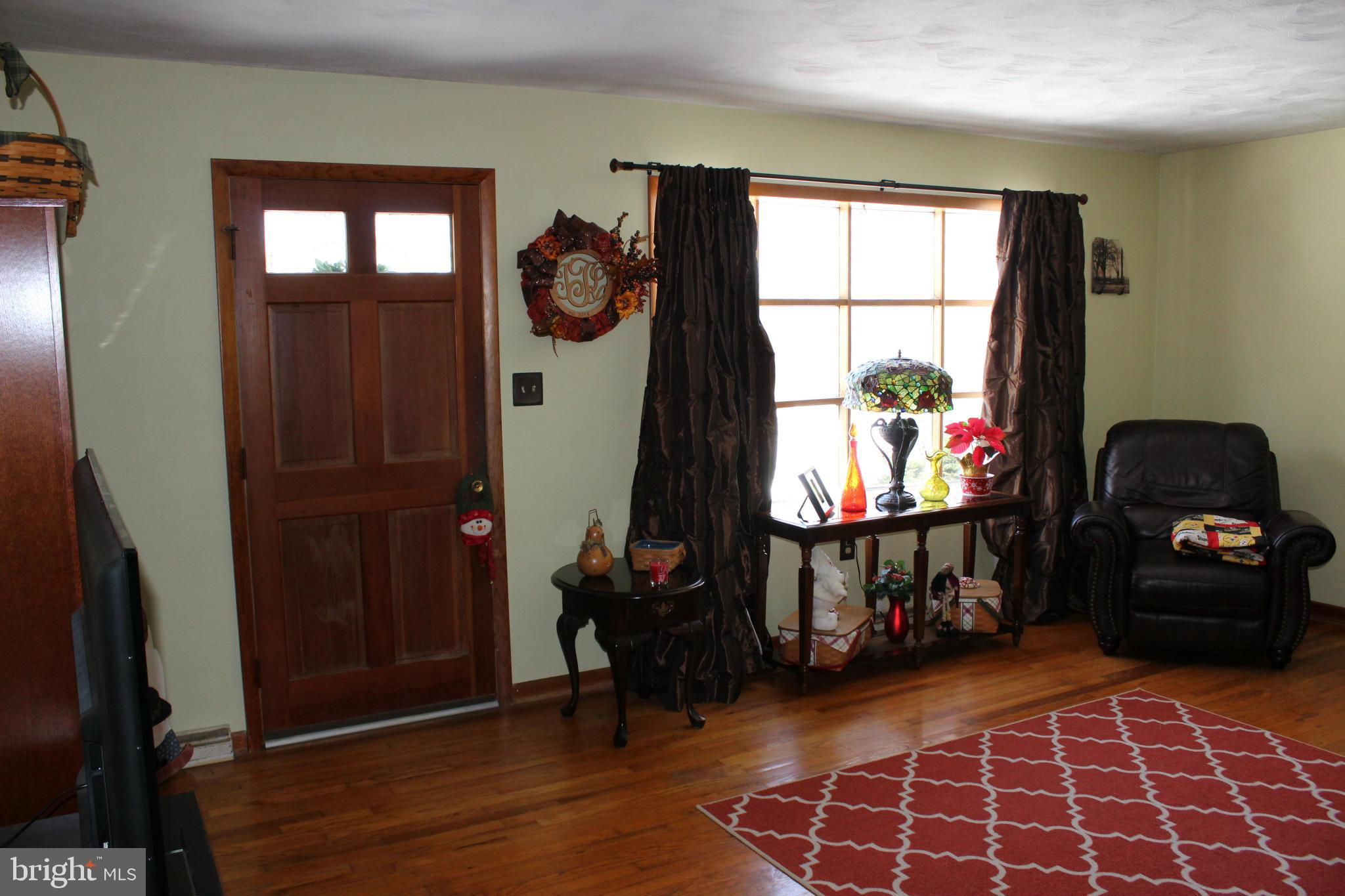 90 Marsh Creek Road Gettysburg, PA 17325 - Photo 10 of 28 Living Room