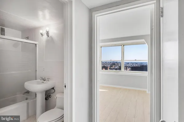 $329,500 | 1810 Rittenhouse Square, Unit 1608, Philadelphia, PA 19103
