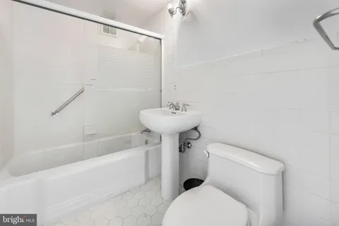 $329,500 | 1810 Rittenhouse Square, Unit 1608, Philadelphia, PA 19103