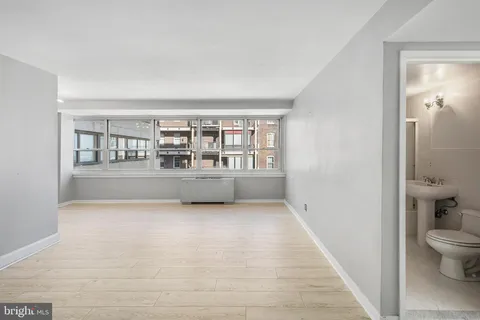 $329,500 | 1810 Rittenhouse Square, Unit 1608, Philadelphia, PA 19103