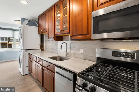 $329,500 | 1810 Rittenhouse Square, Unit 1608, Philadelphia, PA 19103