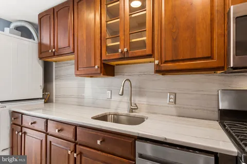 $329,500 | 1810 Rittenhouse Square, Unit 1608, Philadelphia, PA 19103