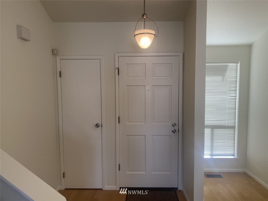 2708 Northeast 4th Court Renton, WA 98056 - Photo 2 of 18 Gallery Image 2