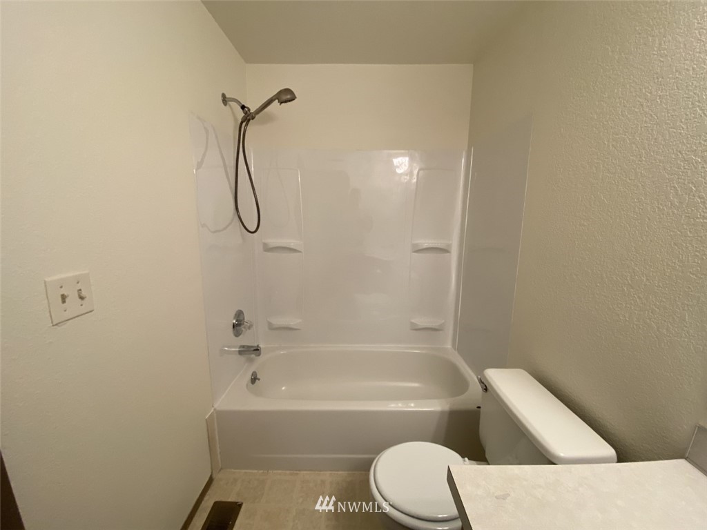 2708 Northeast 4th Court Renton, WA 98056 - Photo 12 of 18 Gallery Image 12