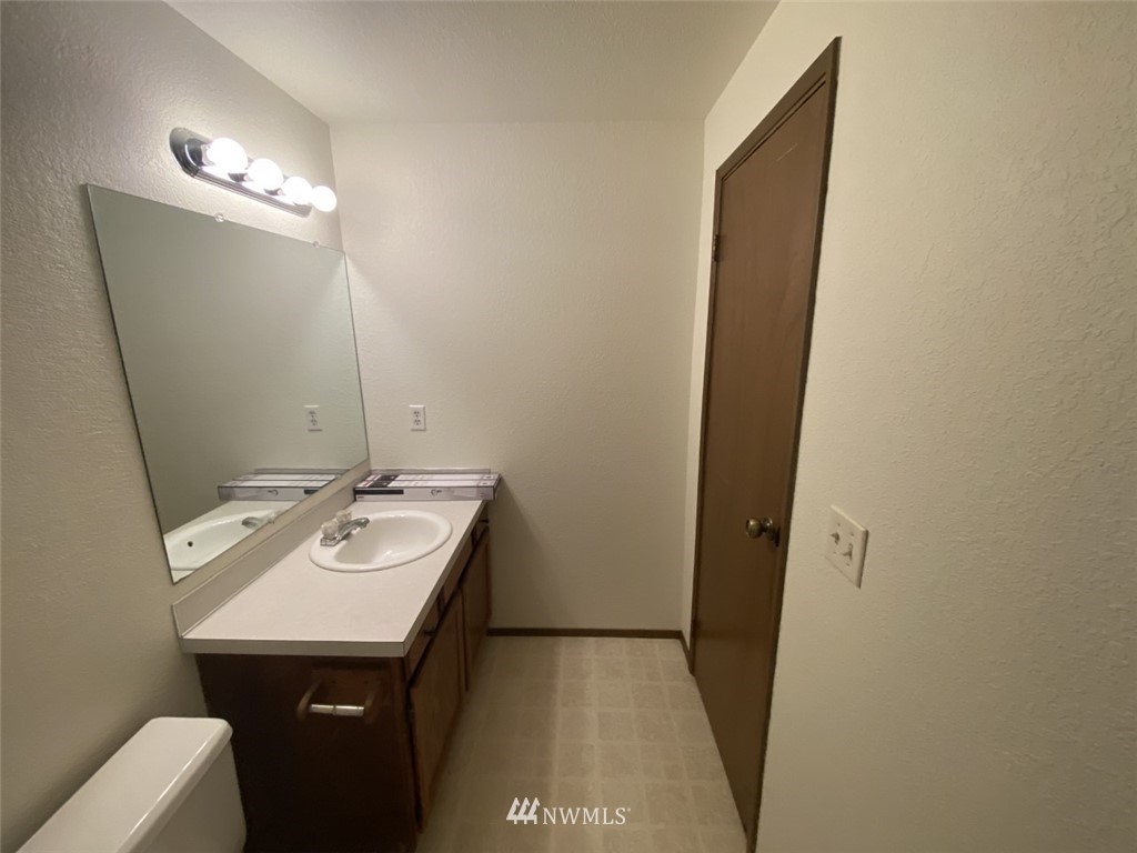 2708 Northeast 4th Court Renton, WA 98056 - Photo 13 of 18 Gallery Image 13