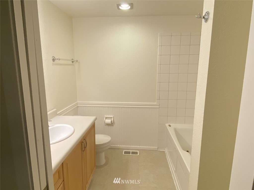 2708 Northeast 4th Court Renton, WA 98056 - Photo 17 of 18 Gallery Image 17