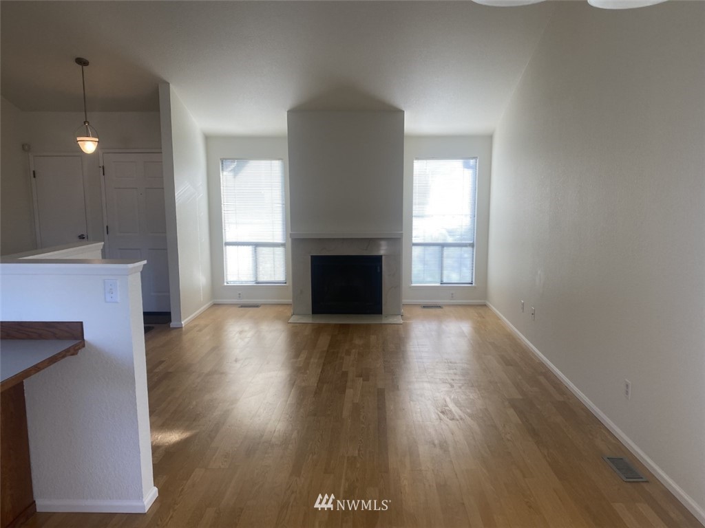 2708 Northeast 4th Court Renton, WA 98056 - Photo 4 of 18 Gallery Image 4